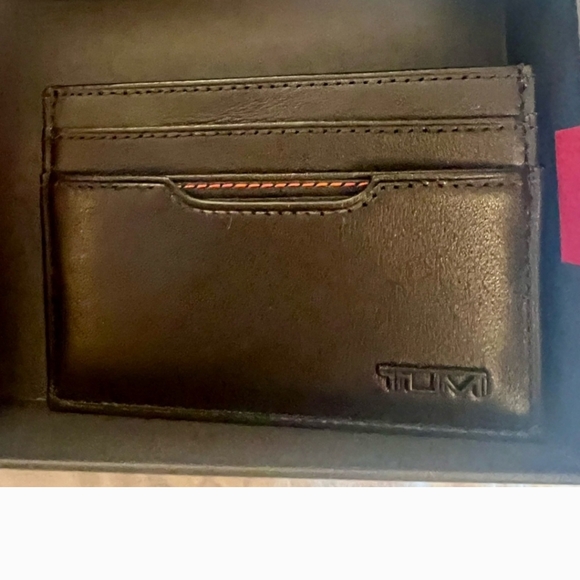 Nwt: Tumi Black Leather Card Holder/money Clip. In Box - Picture 2 of 4